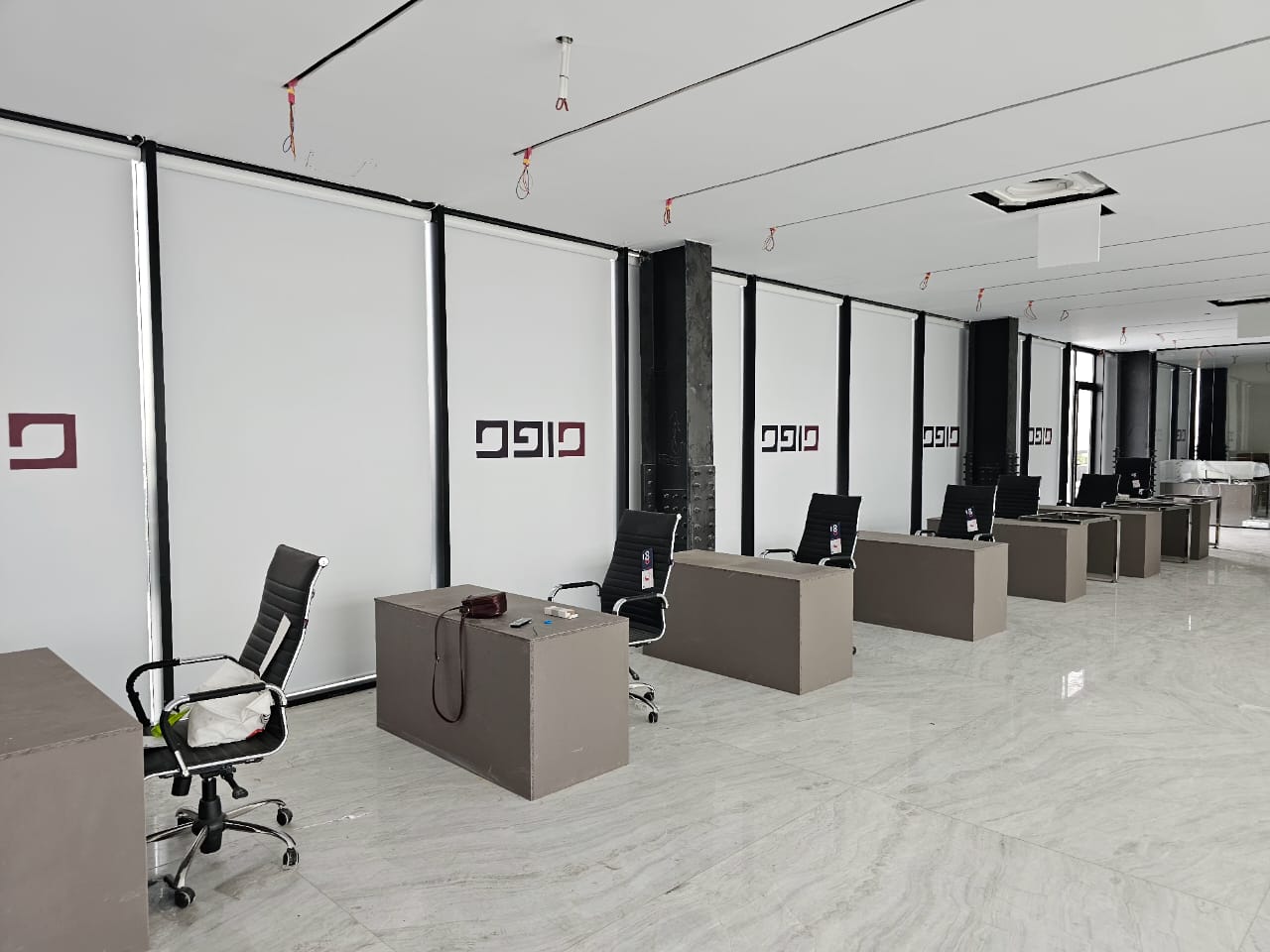 پرده اداری دفتر کارمندان